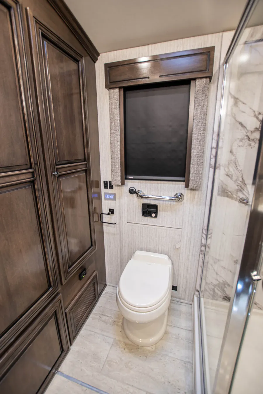 2019 Newmar Dutch Star 4369 | Photo 29 of 31