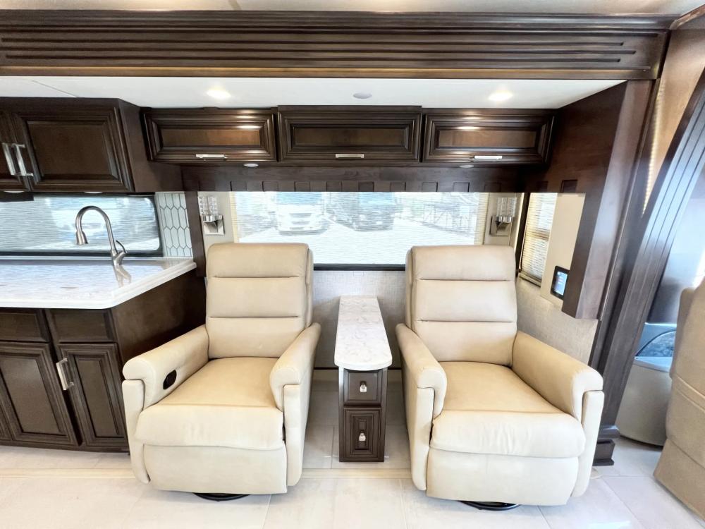 2023 Newmar London Aire 4521 | Photo 7 of 36