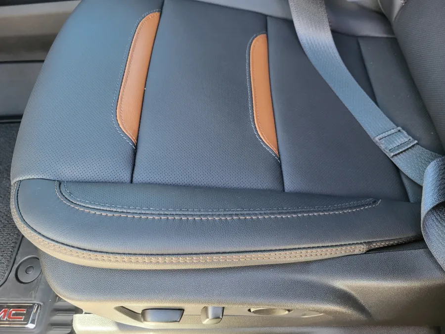 2026 GMC Sierra 2500HD AT4 | Photo 21 of 31