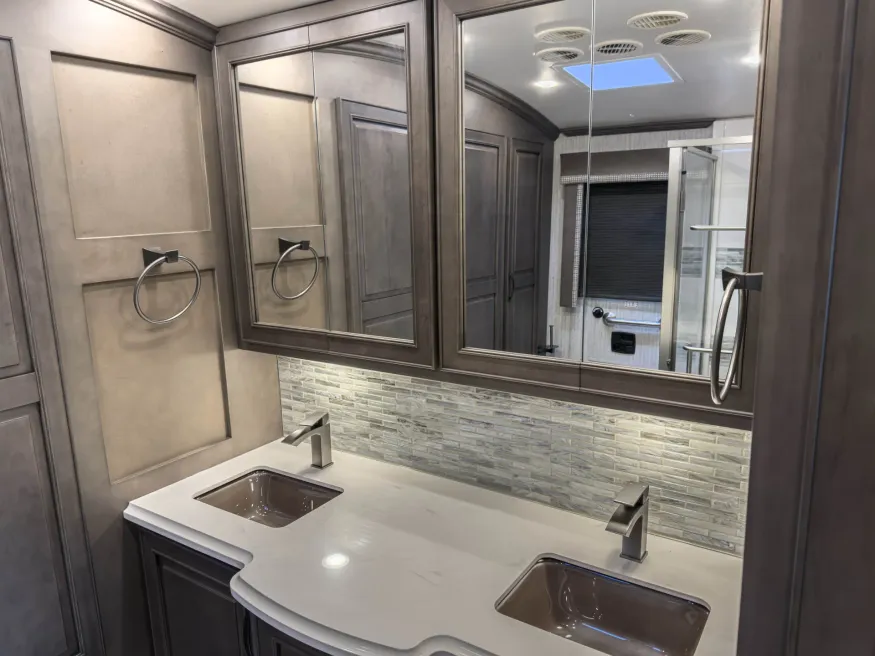 2026 Newmar Dutch Star 4369 | Photo 26 of 43