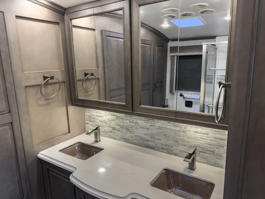 2026 Newmar Dutch Star 4369 | Photo 26 of 43