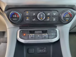 2023 GMC Acadia SLT | Thumbnail Photo 17 of 25