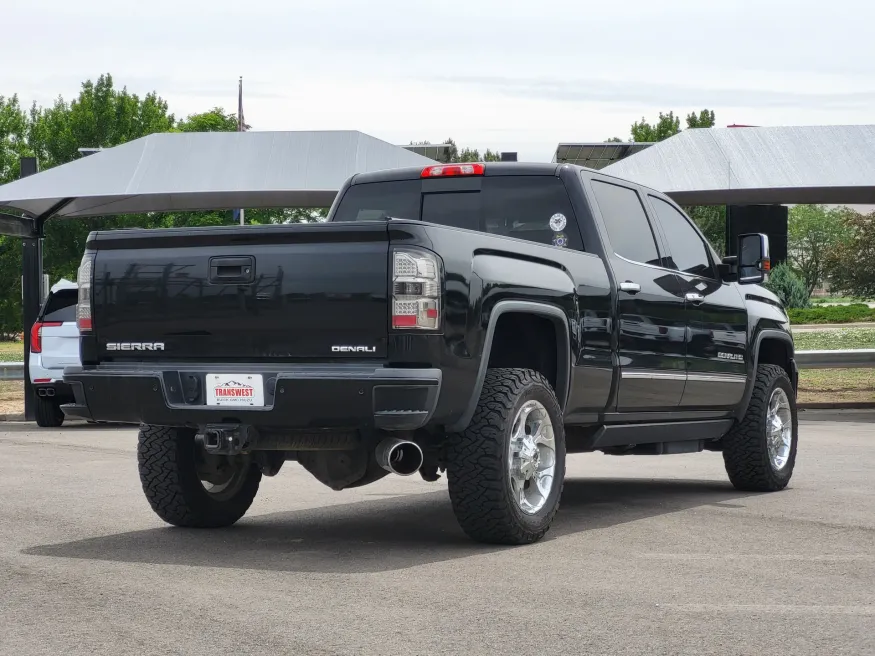 2015 GMC Sierra 2500HD Denali | Photo 6 of 24