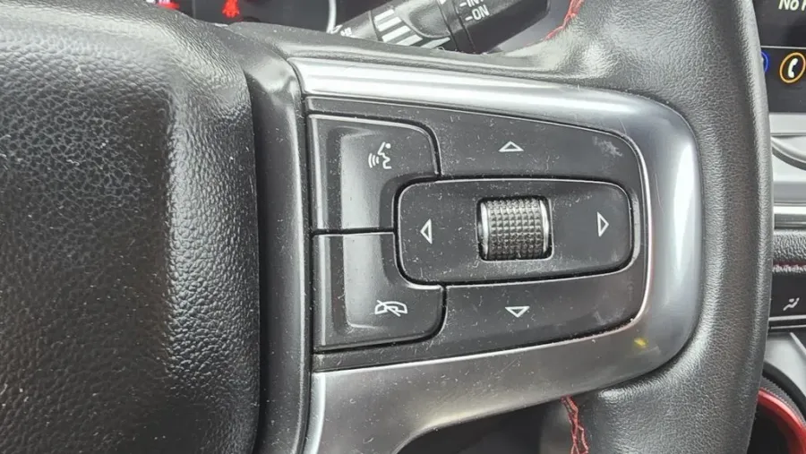 2023 Chevrolet Blazer | Photo 17 of 32