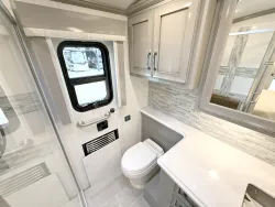 2026 Newmar Dutch Star 4081 | Thumbnail Photo 17 of 30