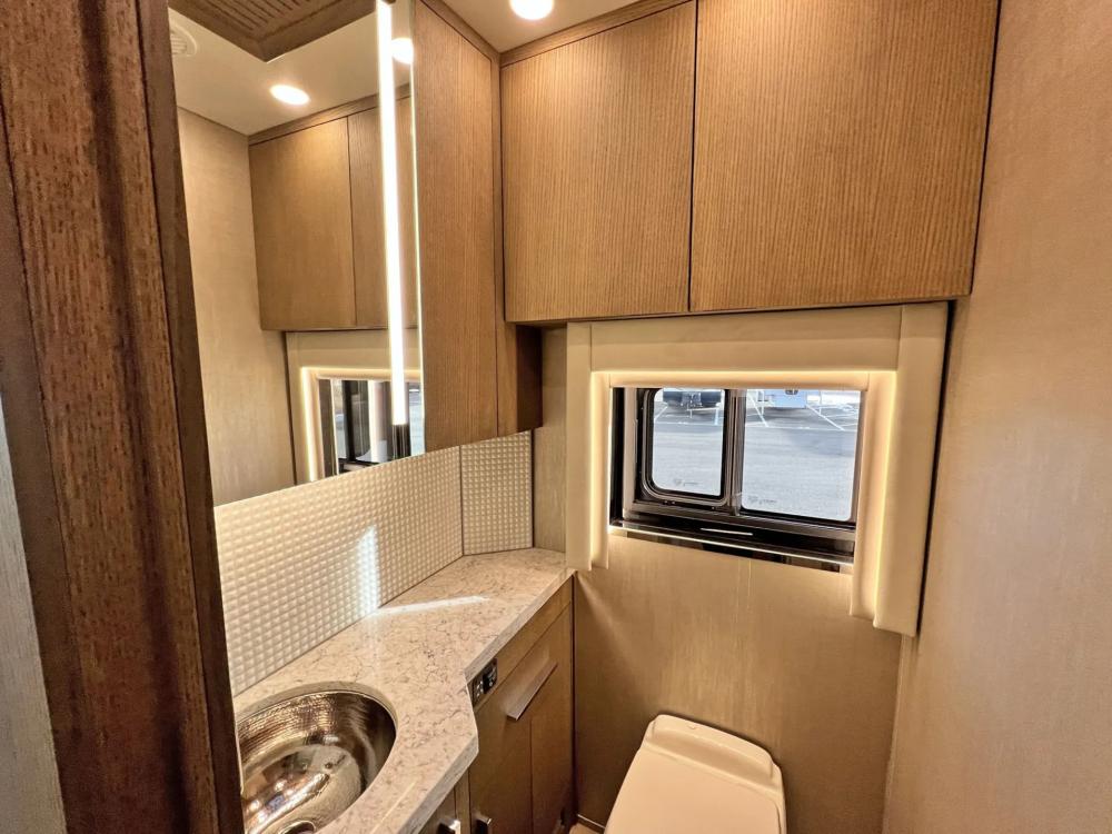 2023 Newmar King Aire 4531 | Photo 21 of 45