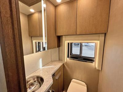 2023 Newmar King Aire 4531 | Thumbnail Photo 21 of 45