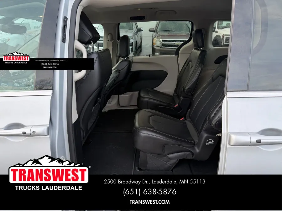 2024 Chrysler Pacifica Touring L | Photo 14 of 24