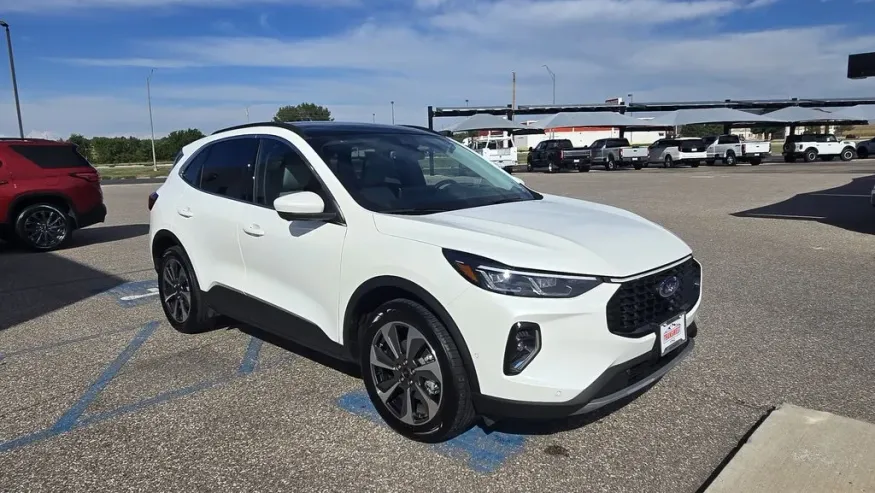 2023 Ford Escape | Photo 3 of 35