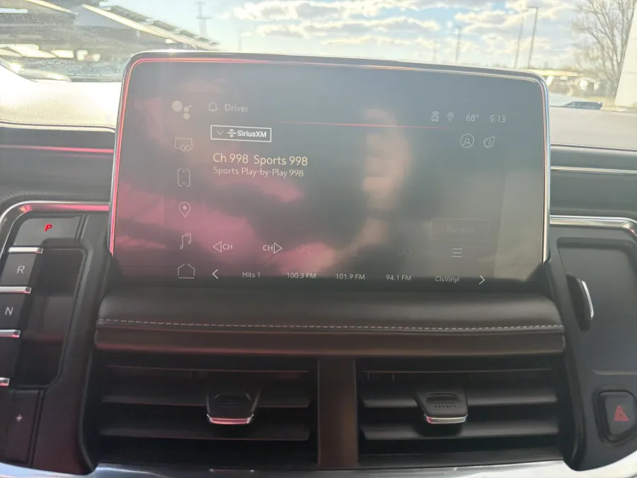 2024 GMC Yukon XL SLT | Photo 18 of 22