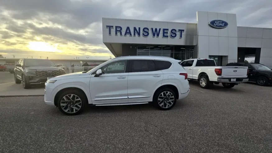 2022 Hyundai Santa Fe | Photo 1 of 33