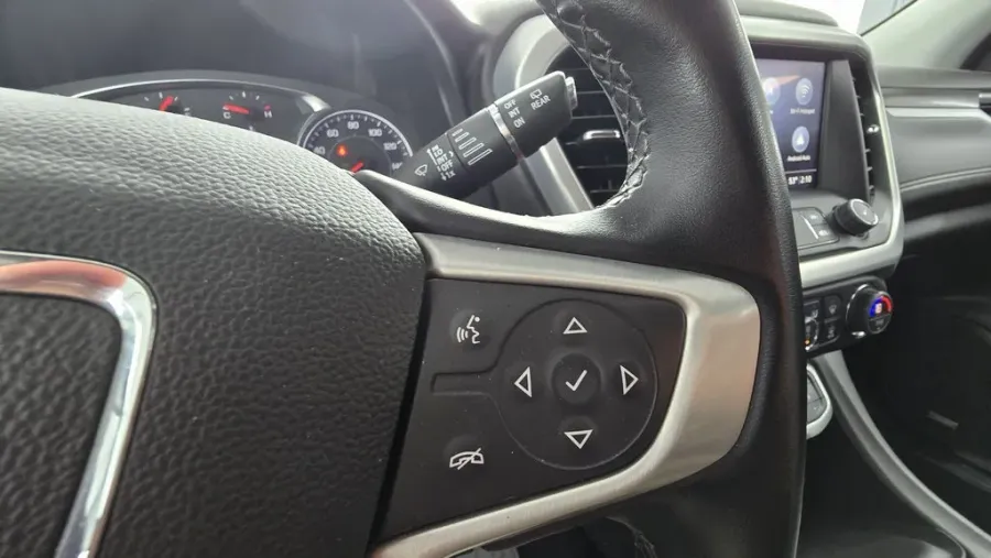 2023 GMC Acadia | Photo 17 of 30