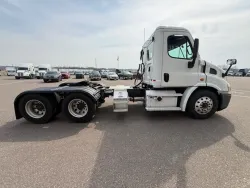 2020 Freightliner Cascadia 113 | Thumbnail Photo 6 of 10