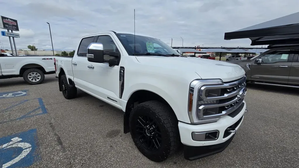 2024 Ford F-250 | Photo 5 of 38