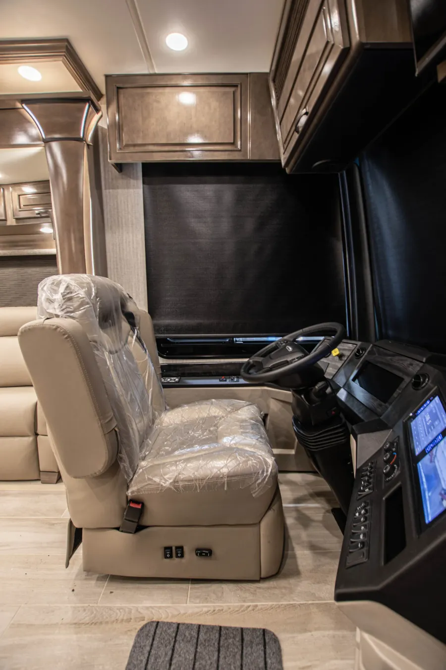 2026 Newmar Dutch Star 4369 | Photo 3 of 25