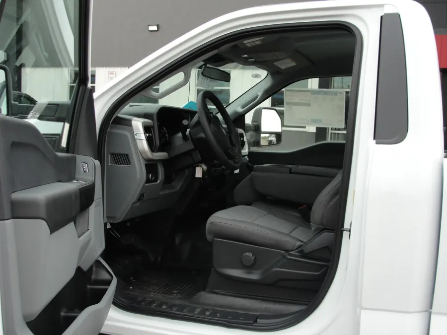 2026 Ford F-350 | Photo 8 of 14