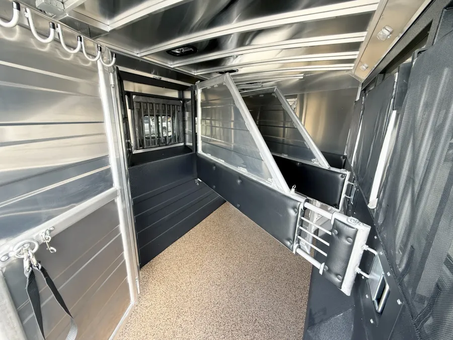 2025 Logan Coach Select 812 3HLQ | Photo 20 of 27