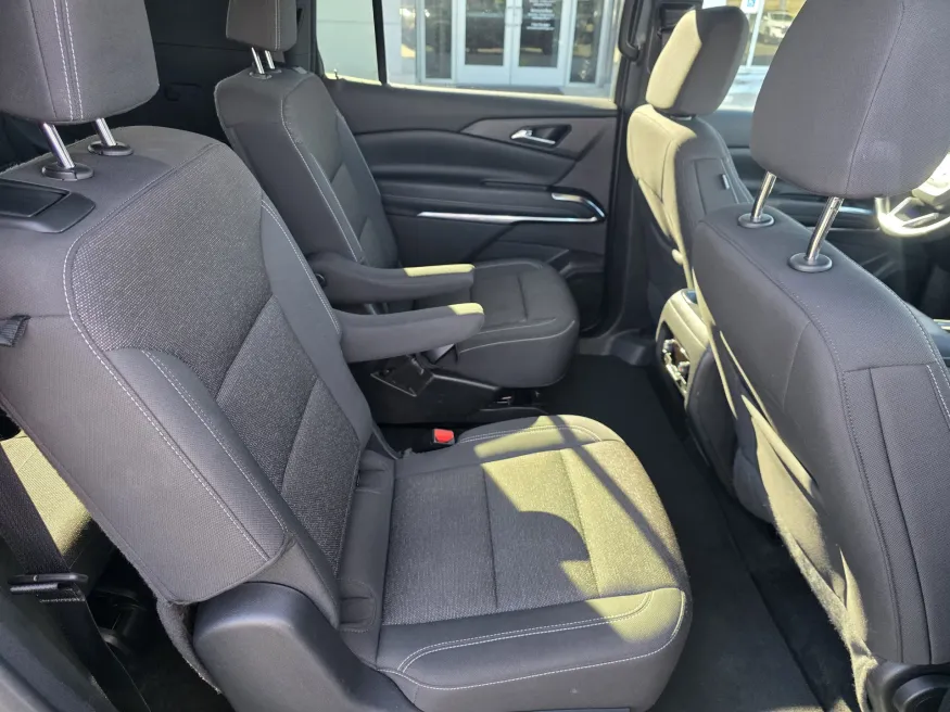 2024 Chevrolet Traverse AWD LT | Photo 17 of 29