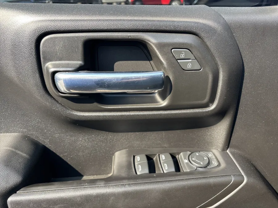 2020 Chevrolet Silverado 1500 Custom | Photo 10 of 18