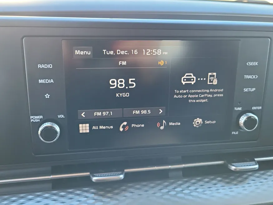 2024 Kia Carnival LX | Photo 13 of 22