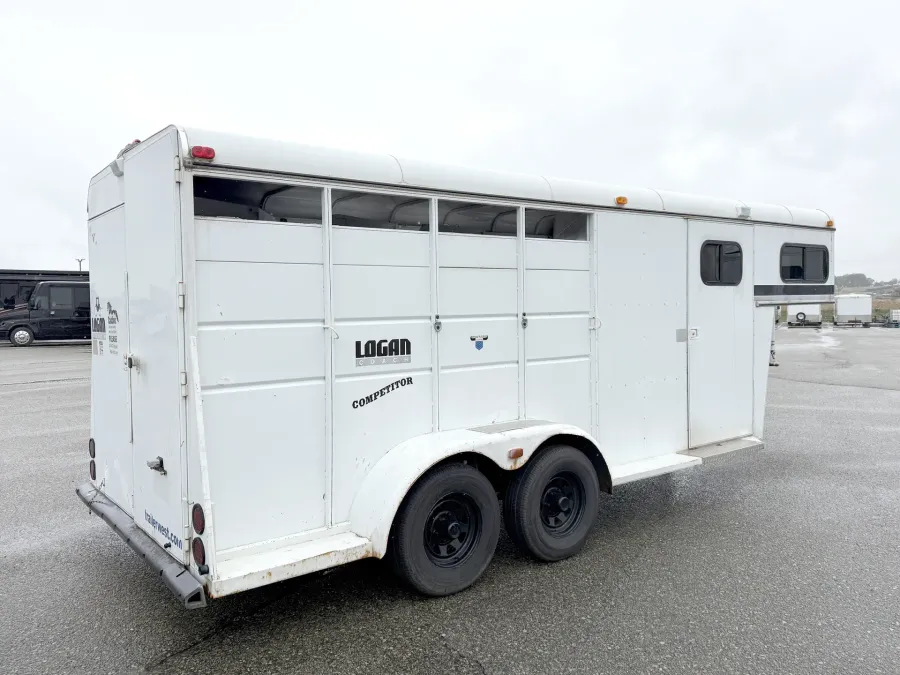 1995 Logan Coach Competitor 3HG | Photo 6 of 13