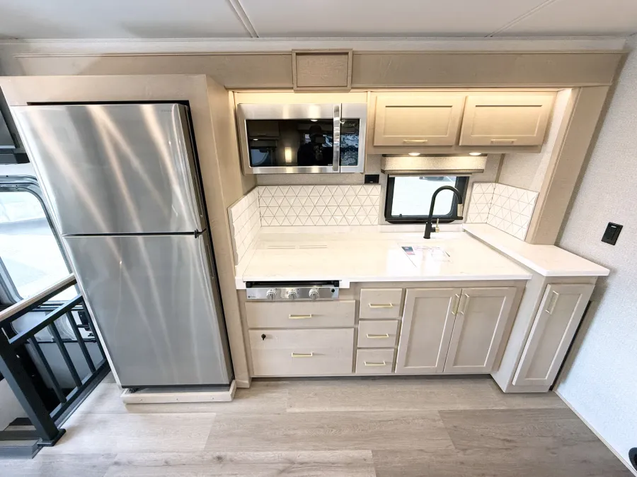 2026 Renegade Valencia 39RB | Photo 11 of 29