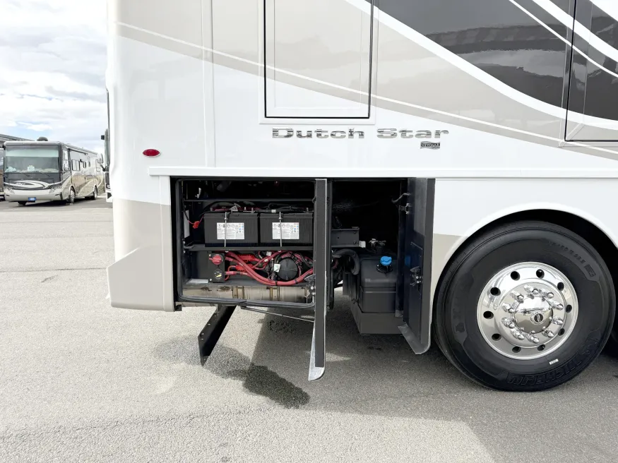 2026 Newmar Dutch Star 4081 | Photo 27 of 30