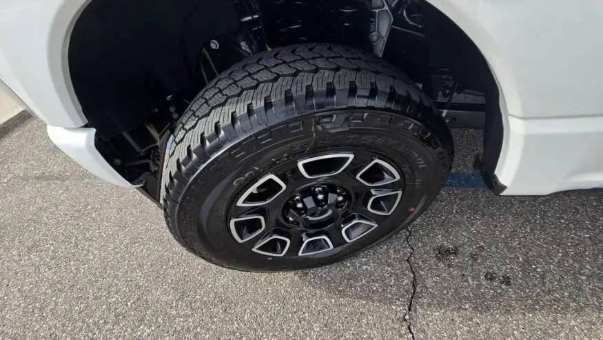 2026 Ford Super Duty F-250 | Photo 11 of 35