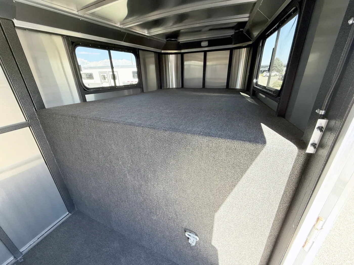 2025 Logan Coach Bullseye 4HGN | Photo 5 of 17