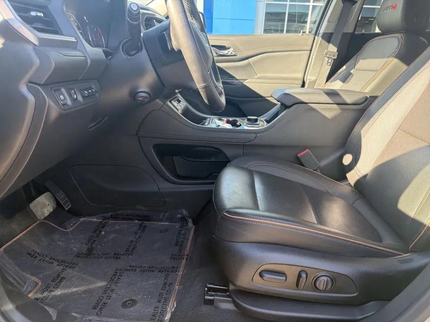 2023 GMC Acadia AT4 | Photo 17 of 24