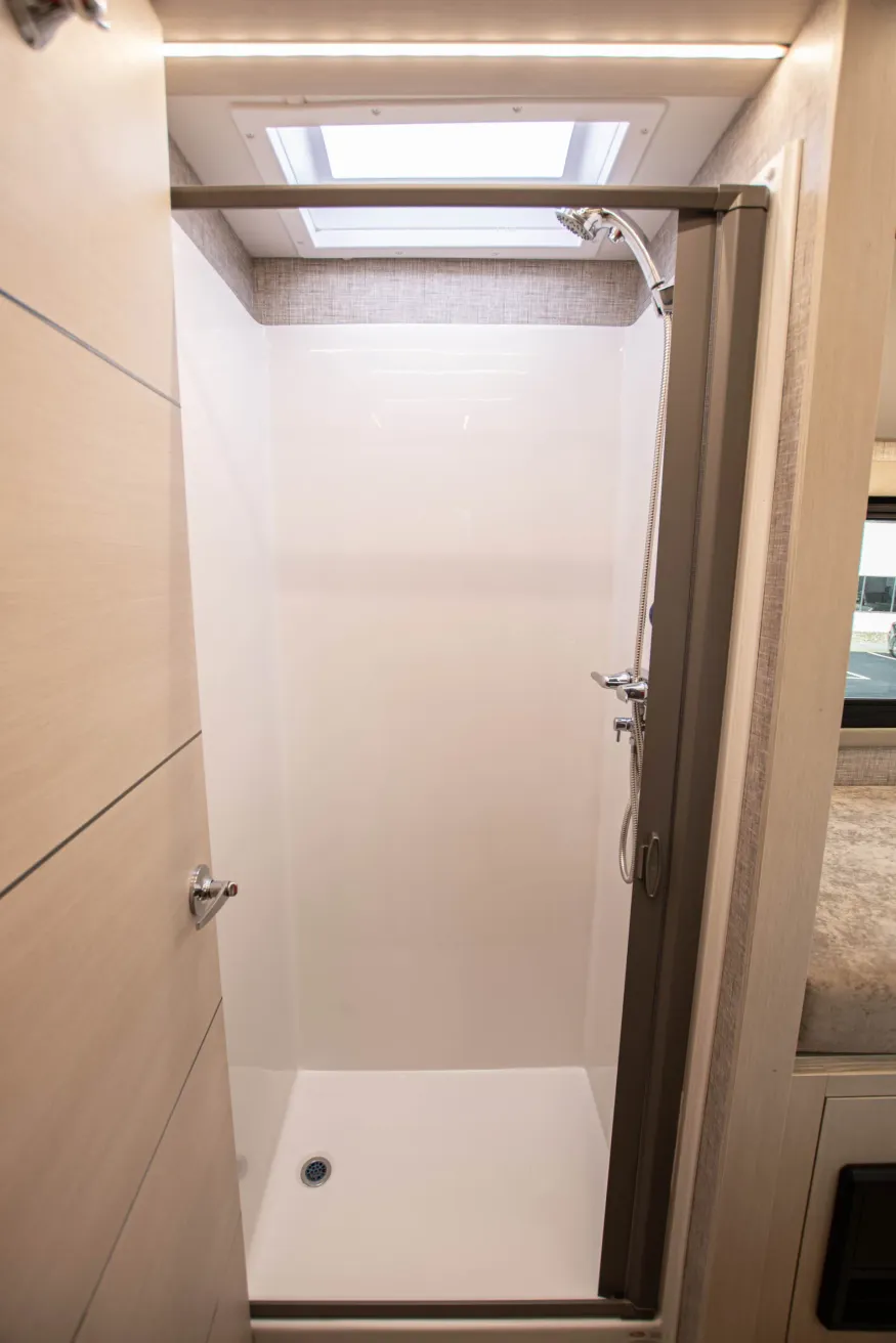 2026 Tiffin Wayfarer 25XLW | Photo 19 of 20