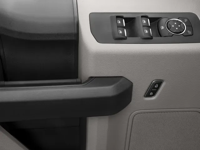 2017 Ford F-150 | Photo 16 of 17