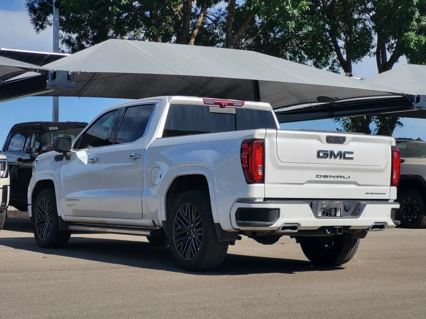 2022 GMC Sierra 1500 Denali Ultimate | Photo 4 of 26