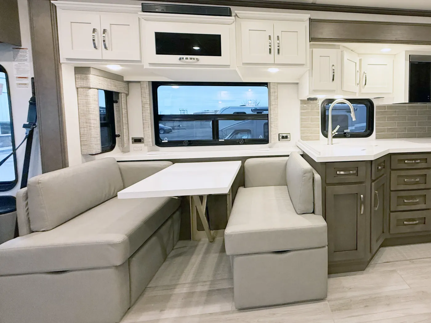 2026 Newmar Northern Star 3418 | Photo 5 of 23