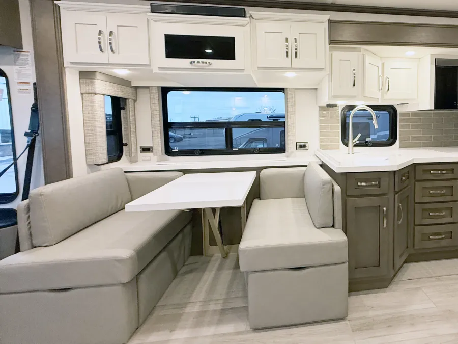 2026 Newmar Northern Star 3418 | Photo 5 of 23