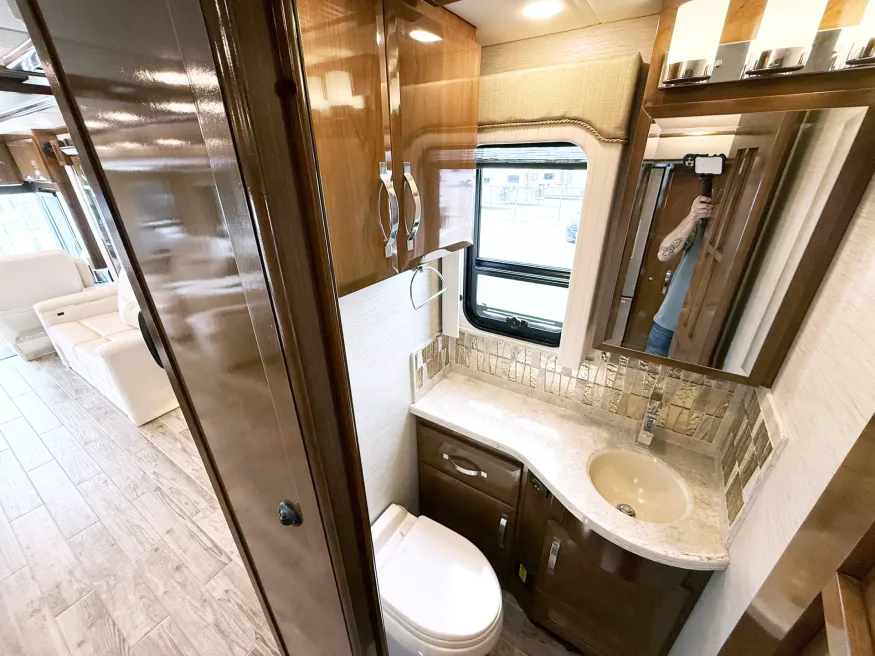 2018 Newmar King Aire 4553 | Photo 12 of 33