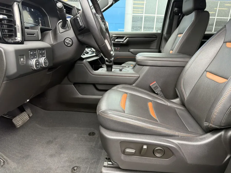 2023 GMC Sierra 1500 AT4 | Photo 13 of 20