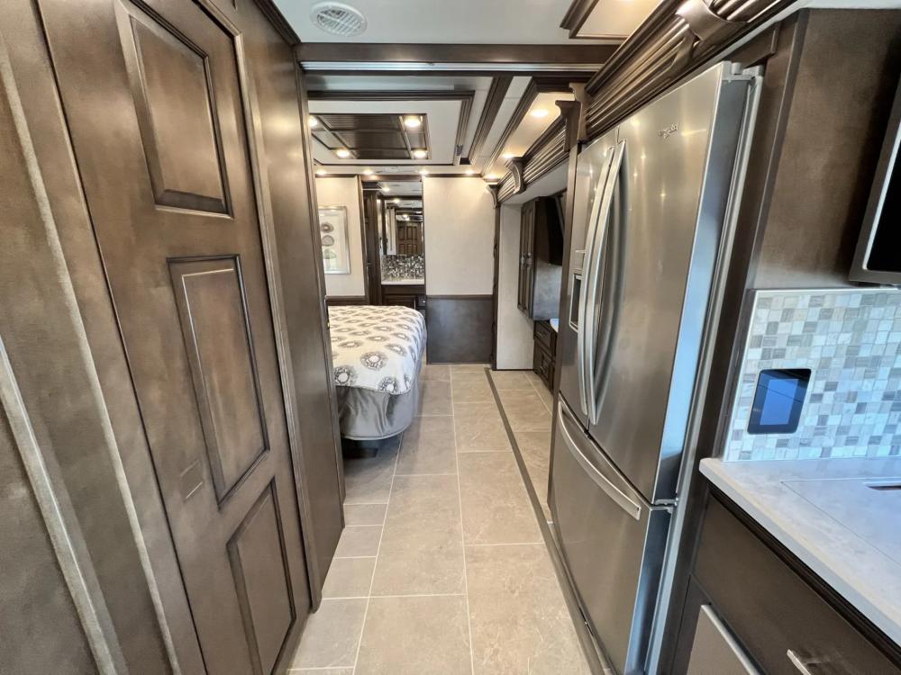 2023 Newmar Supreme Aire 4051 | Photo 16 of 43