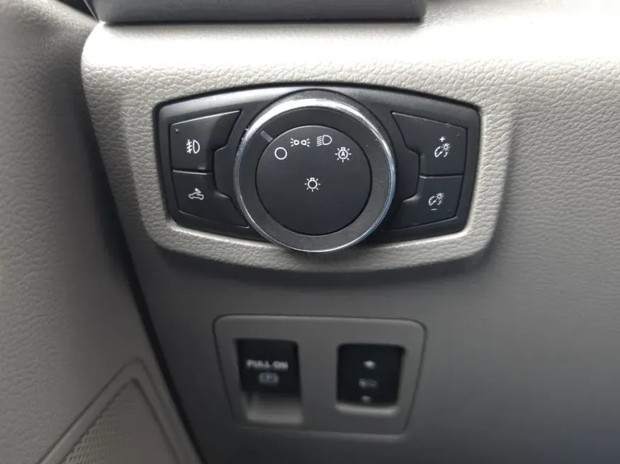 2019 Ford F-150 | Photo 13 of 30