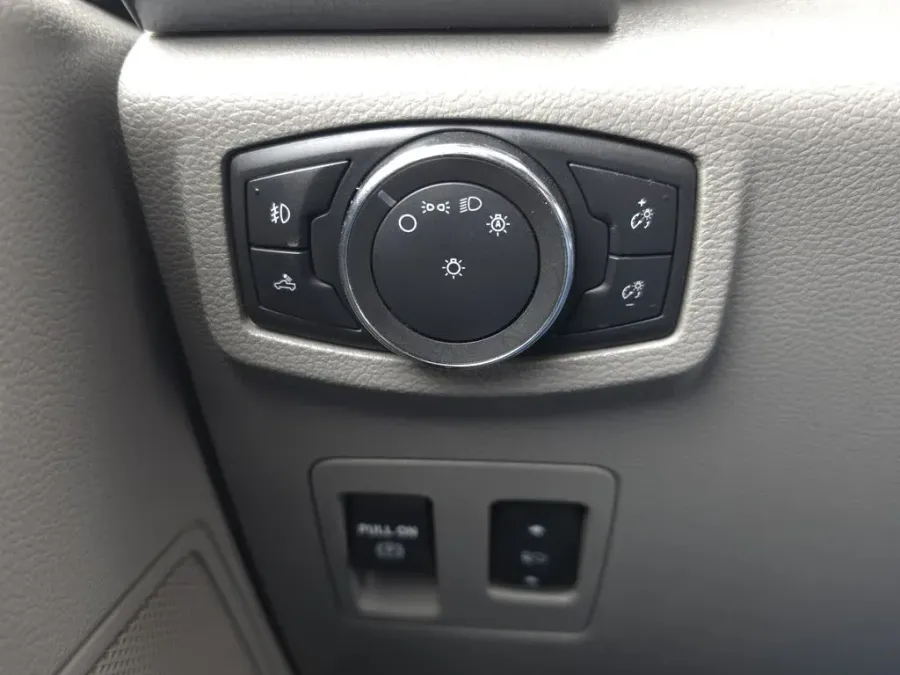 2019 Ford F-150 | Photo 13 of 30