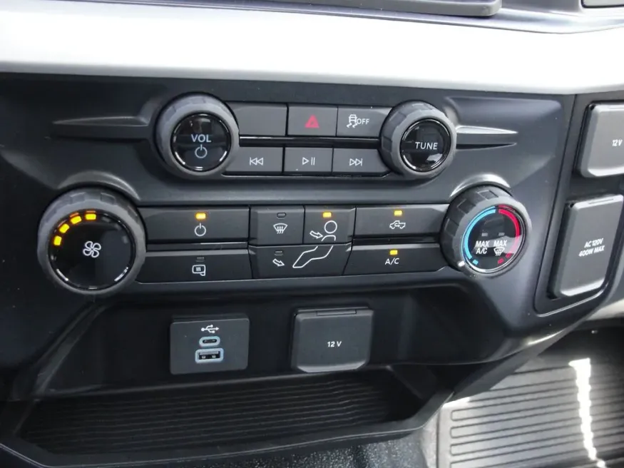 2025 Ford Super Duty F-550 XL | Photo 13 of 18