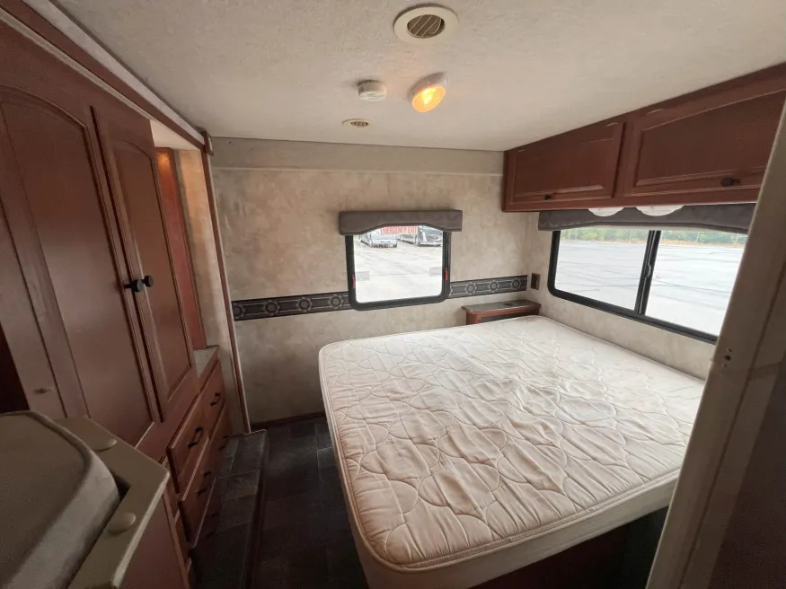 2014 Winnebago Access 31J | Photo 36 of 38