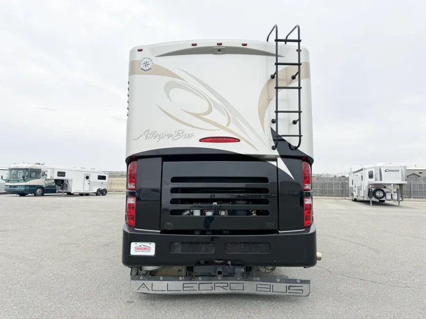 2010 Tiffin Allegro Bus 40QXP | Photo 5 of 12