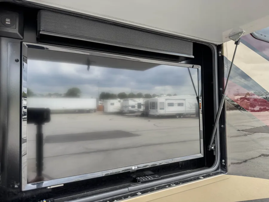 2022 Tiffin Allegro Red 33AA | Photo 41 of 40