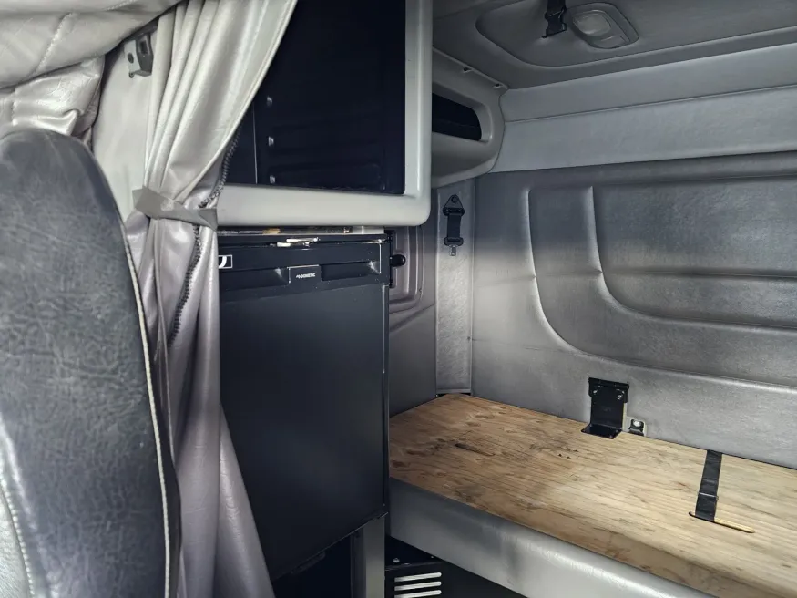 2018 Peterbilt 389 | Photo 11 of 20