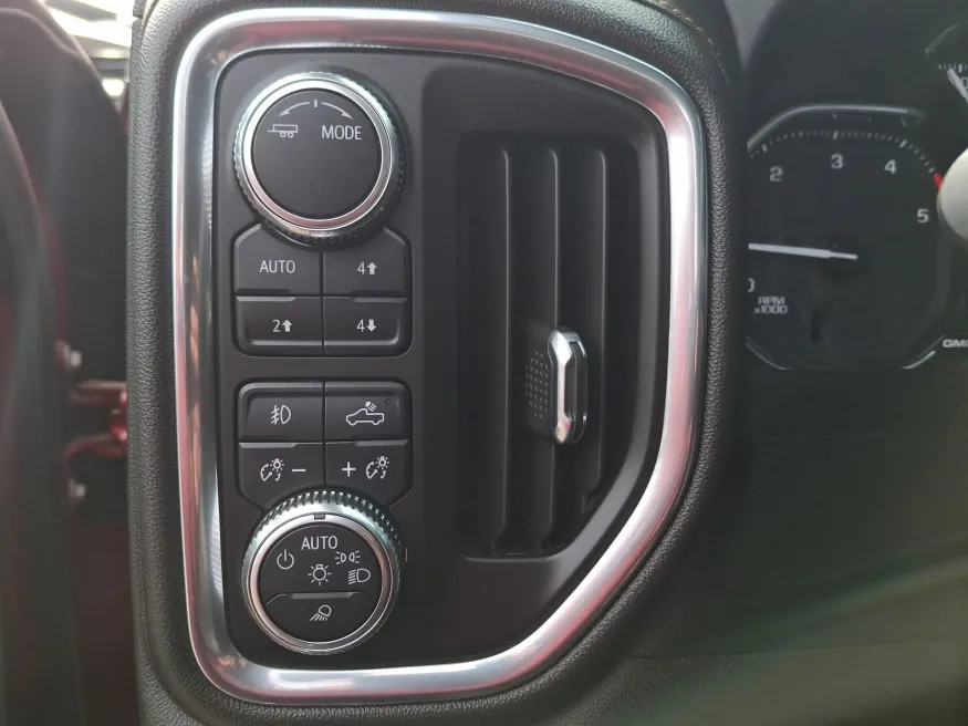 2022 GMC Sierra 2500HD AT4 | Photo 15 of 20