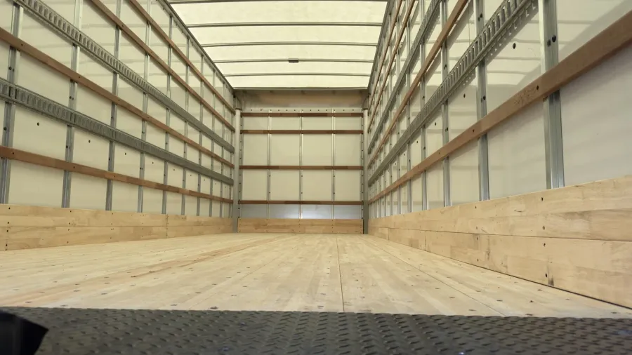 2025 Isuzu FTR | Photo 10 of 22