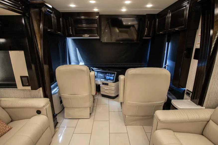 2022 Newmar London Aire 4579 | Photo 8 of 25
