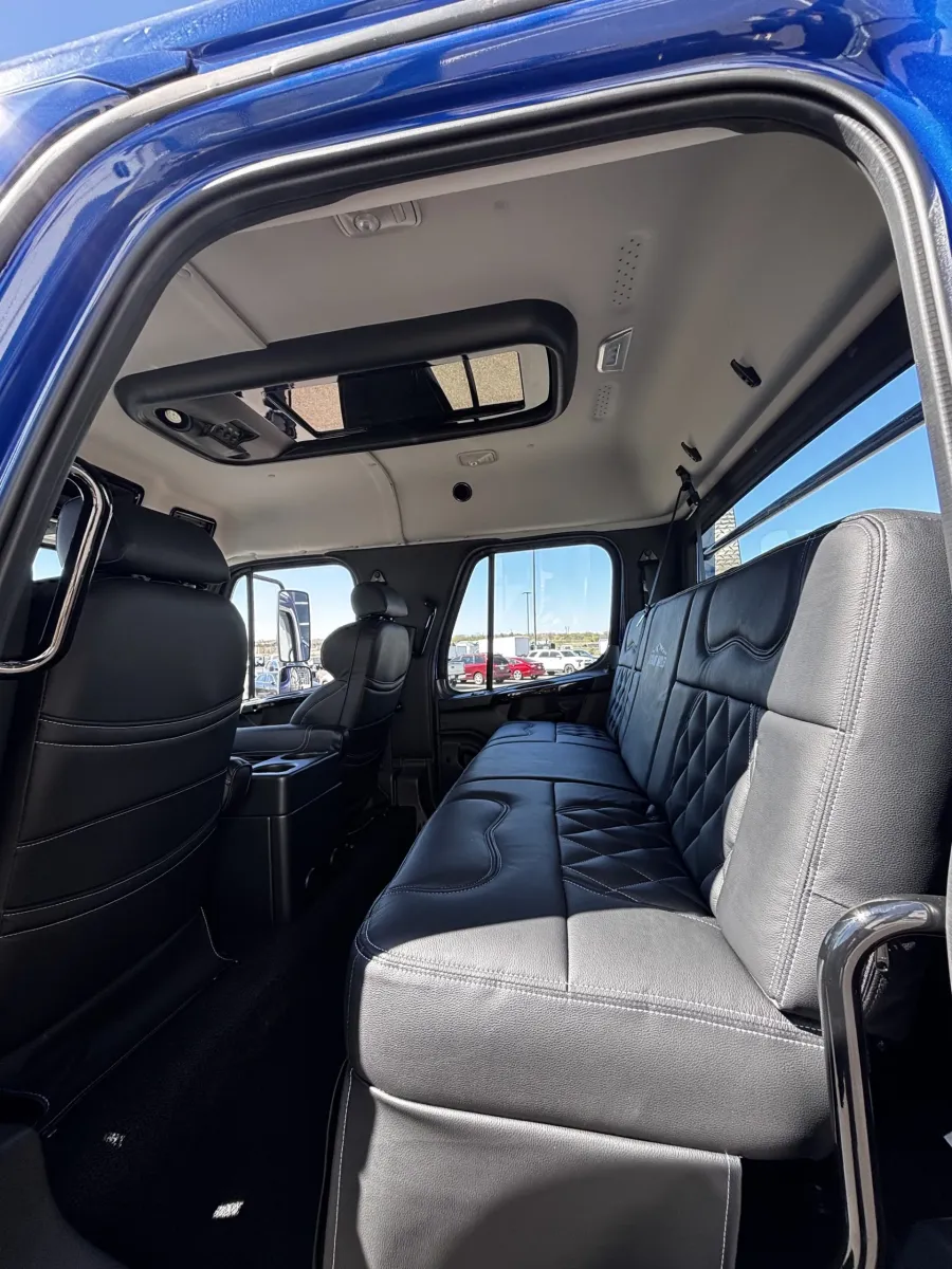 2025 Freightliner M2 106 Summit Hauler | Photo 18 of 27