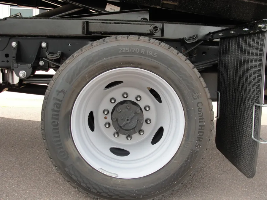 2025 Ford F-550 | Photo 16 of 17